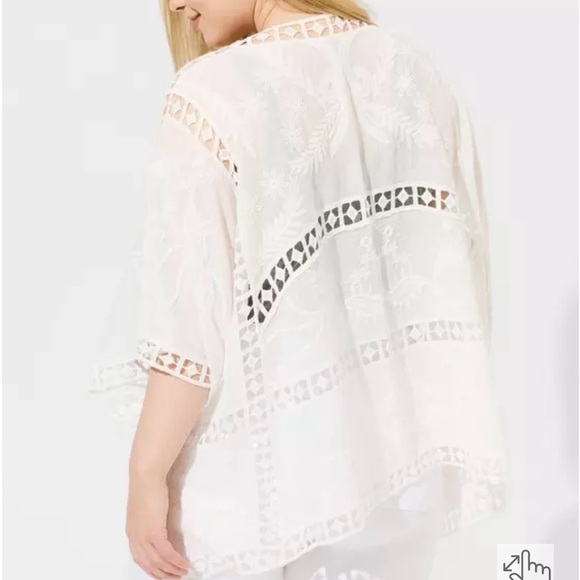 🆕 Torrid Tonal Embroidered Ruana - Picture 3 of 7